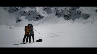 „Mägedesse ja tagasi“ on Kanada dokumentaalfilm laviinidega silmitsi seisnud inimeste kogemustest. 