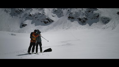 „Mägedesse ja tagasi“ on Kanada dokumentaalfilm laviinidega silmitsi seisnud inimeste kogemustest.