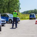 FOTOD | Politseinikud kontrollisid Läti piiri lähedal sõidukijuhte