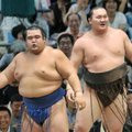 VIDEO: Skandaal! Kohtunikud kinkisid yokozunale sumo suurturniiril võidu