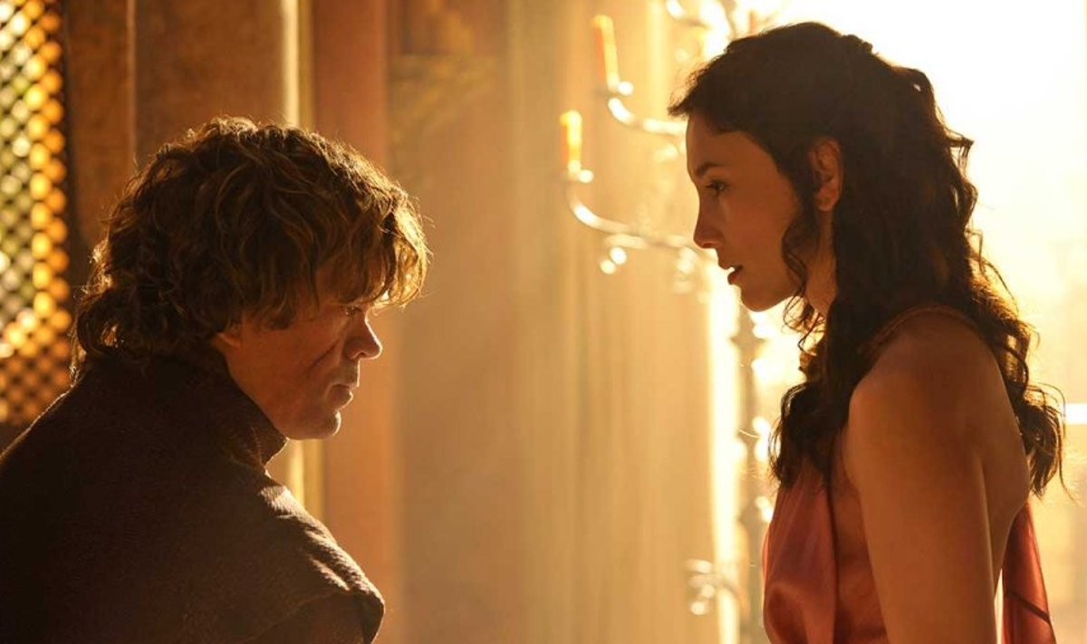 Kääbus ja tema armastatu: Üks sarja populaarsemaid tegelasi Tyrion Lannister (Peter Dinklage) ja Shae (Türgi päritolu Sibel Kekilli, kes muide on endine saksa täiskasvanute filmide staar).