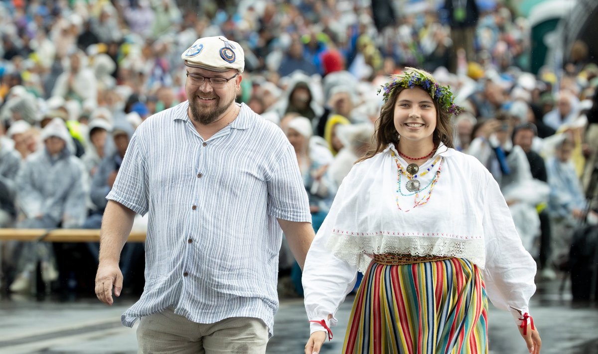 PÄRIS OMA LUGU: „Rõõm on täitnud maa“ uhked autorid Hanna Grete Rebane ja Martin Sildos.