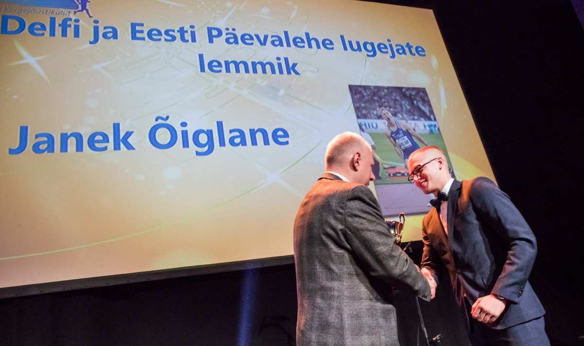 2017. aastal valisid Delfi ja Eesti Päevalehe lugejad parimaks Janek Õiglase.