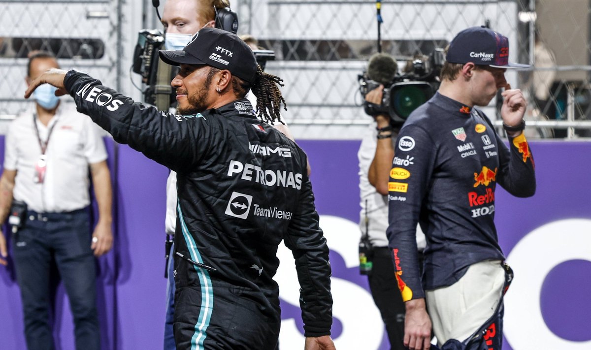Võitja ja kaotaja. Lewis Hamilton (vasakul) ja Max Verstappen