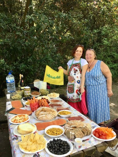 Maalehe piknikul Eget Velleste ja Sirje Järva-Jaanist, kellel ei jää ükski Maalehe reis vahele.