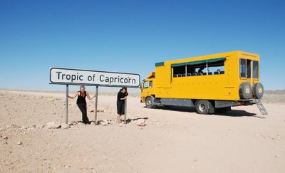 See tubli kollane Scania veok viis õed Teevälid läbi Ida- ja Lõuna-Aafrika. 