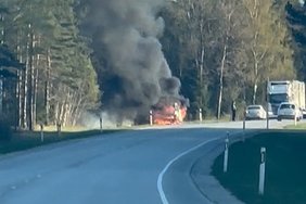 VIDEO | Saue lähedal põles tee ääres auto