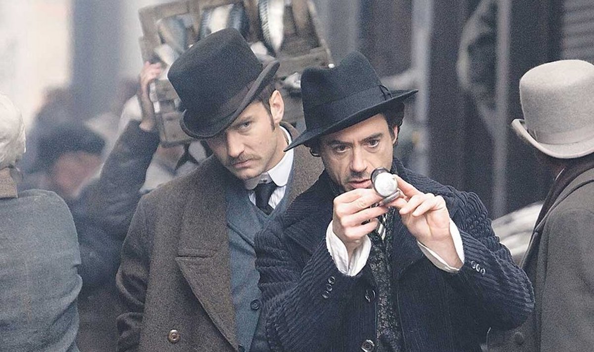 Sherlock Holmesi ja tema sõbra dr Watsoni seiklustest on tehtud kümneid filme, ühes värskemas kehastasid neid filmistaarid Jude Law (vasakul) ja Robert Downey jr. Aegumatud lood jõuavad peagi ka Eesti Päevalehe tellijate postkastidesse.