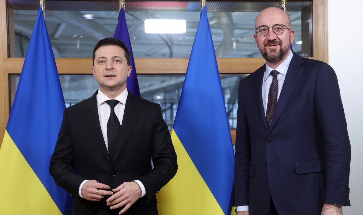Ukraina president Volodõmõr Zelenskõi Brüsselis kohtumisel Ülemkogu eesistuja Charles Micheliga.
