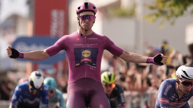 VIDEO | Mihkels kukkus Giro finišiheitluses, itaallane võttis teise etapivõidu