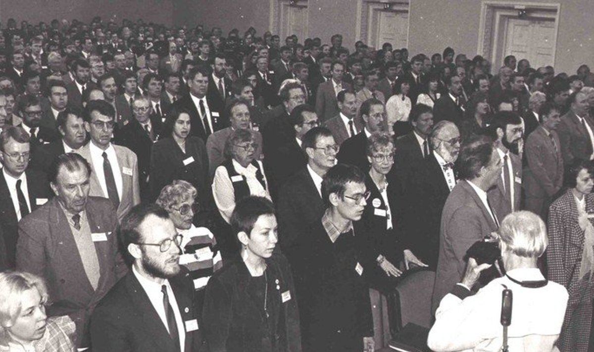 Eesti Kongressi istungi avamine 11. märtsil 1990. https://www.eng.album.ee