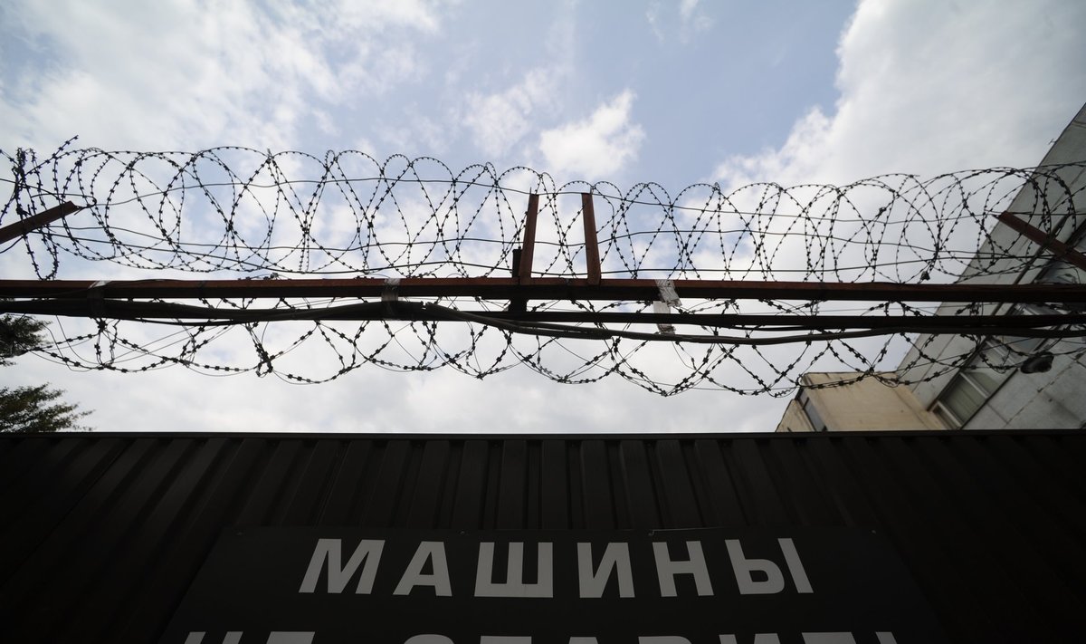 Selle värava taga on Moskva Lefortovo vangla, kus hoitakse kinni Eston Kohvrit. Kui ei saavutata diplomaatilist läbimurret, siis võib-olla veel väga pikka aega.