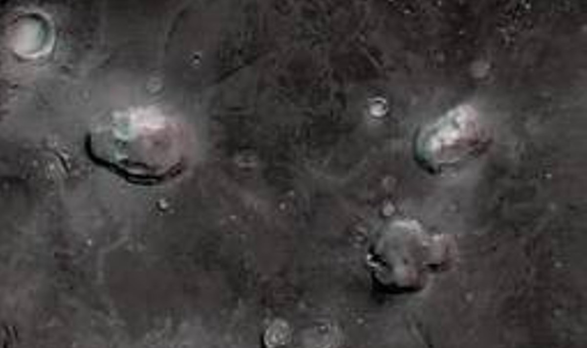 Turismiatraktsioon: Marsi “nägu” ja “kolju” asetsevad teineteise naabruses, moodustades omalaadse teemapargi. ESA