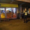 ФОТО: Неизвестный обокрал R-kiosk на площади Вабадузе, полиция просит помощи