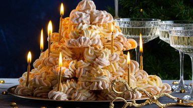 РЕЦЕПТ | Этот десерт будет главным украшением праздничного стола! Как приготовить елку „Павлова“