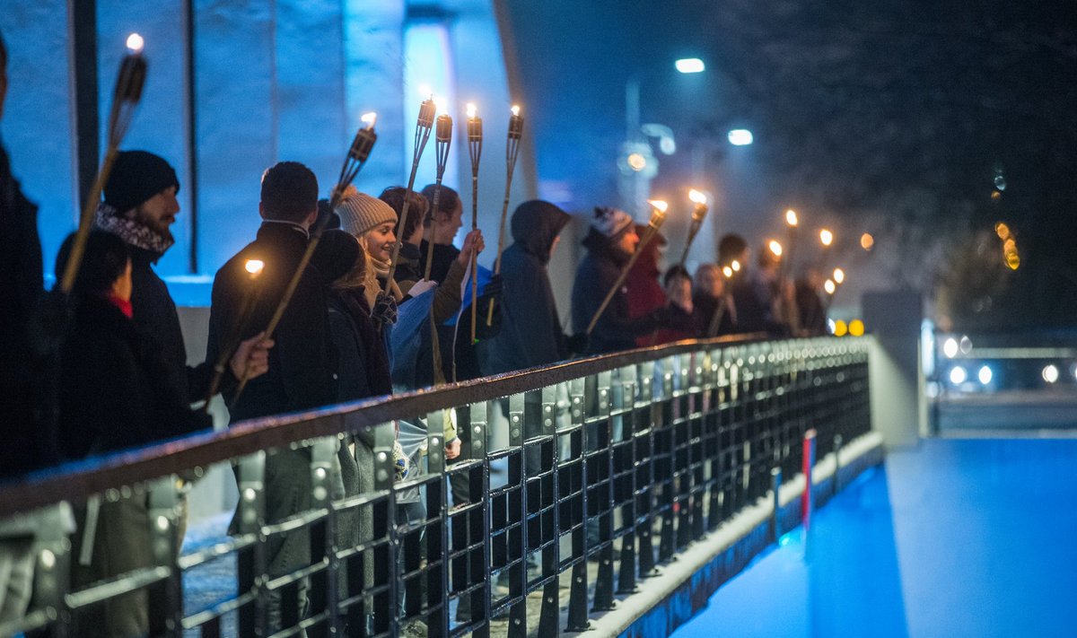 Sinise Äratuse kunagine tõrvikurongkäik.