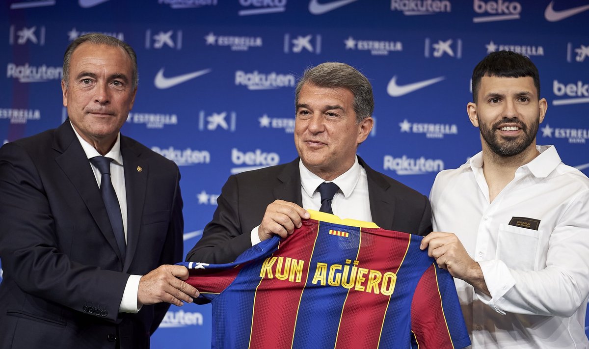 Sergio Agüero (paremal) on nüüdsest FC Barcelona mängija.