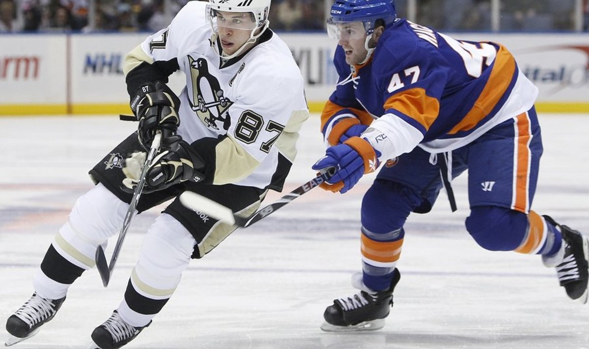 Pittsburgh Penguins' Sidney Crosby (87) skates up ice past the New York Islanders Andrew MacDonald (47) during the first period of their NHL hockey game in Uniondale, New York April 11, 2010. REUTERS/Shannon Stapleton   (UNITED STATES - Tags: SPORT ICE HOCKEY)