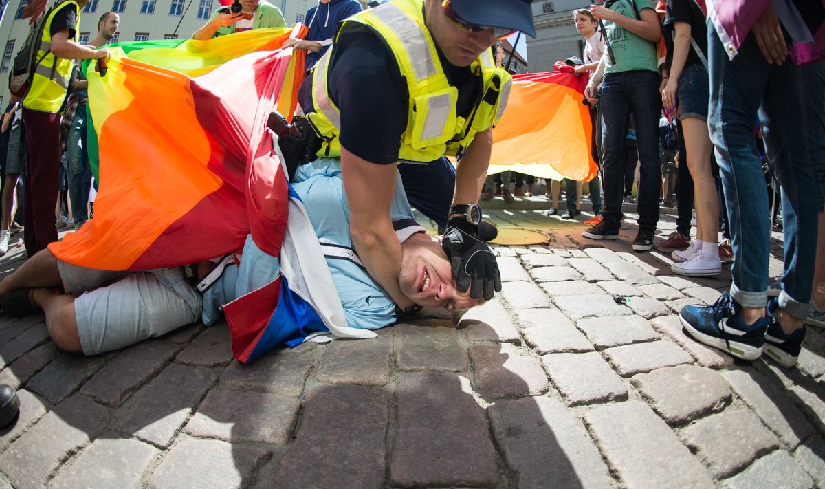 2017. a Tallinn Pride'i ajal pidid politseinikud viima jõuga ära seksuaalvähemuste mõnitaja