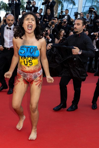Protesteerija aastatagusel Cannes’i filmifestivalil