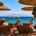 Бунт полотенец: в Греции местные жители борются за место на пляже