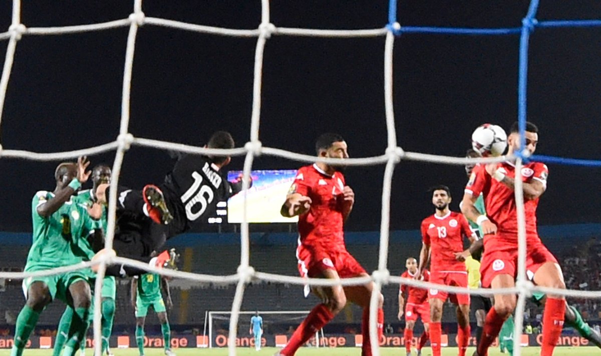 Pall põrkas Dylan Bronni näost väravasse ja sellega oli Tuneesia konkurentsist väljas.