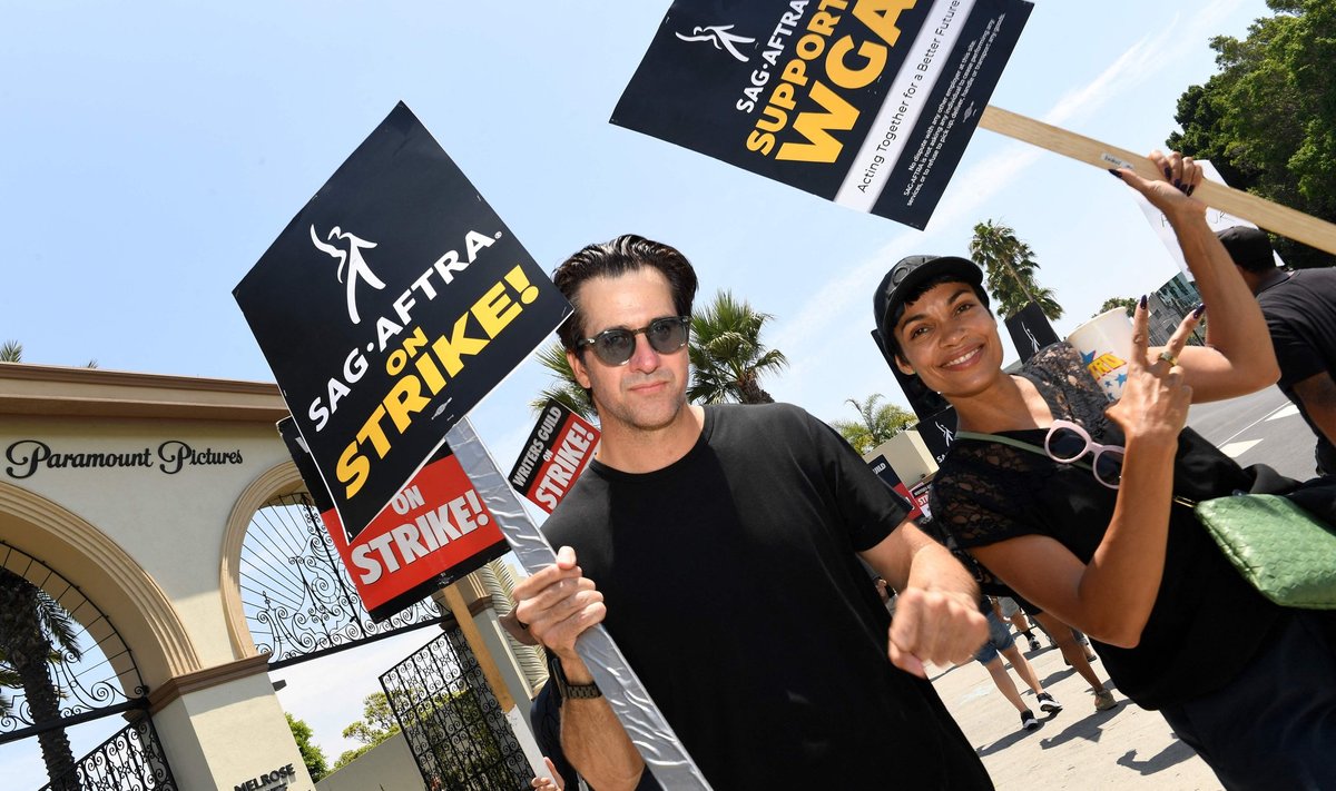Troy Garity and Rosario Dawson