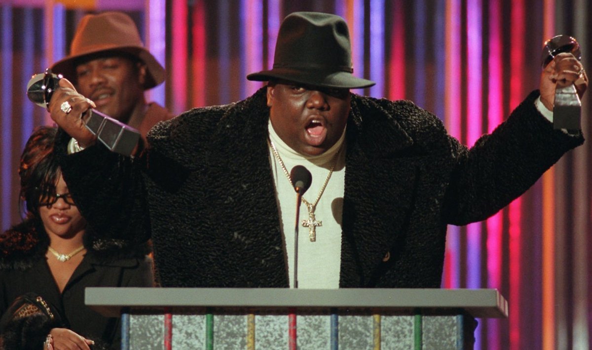 Notorious B.I.G. võtmas 1995. aastal vastu parima räppari ja parima räpisingli auhindu. Tegemist on Billboardi muusikaauhindadega.
