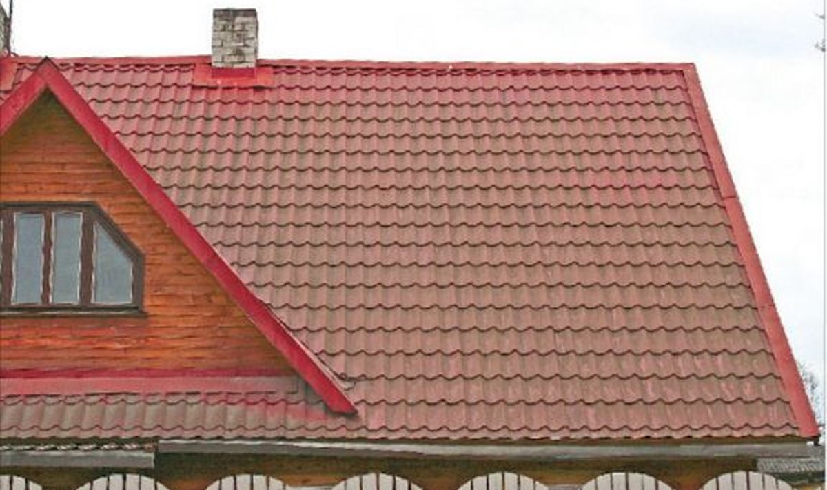 Kui katus on määrdunud, proovige seda kõigepealt puhastada pehme harja ja veega. 
