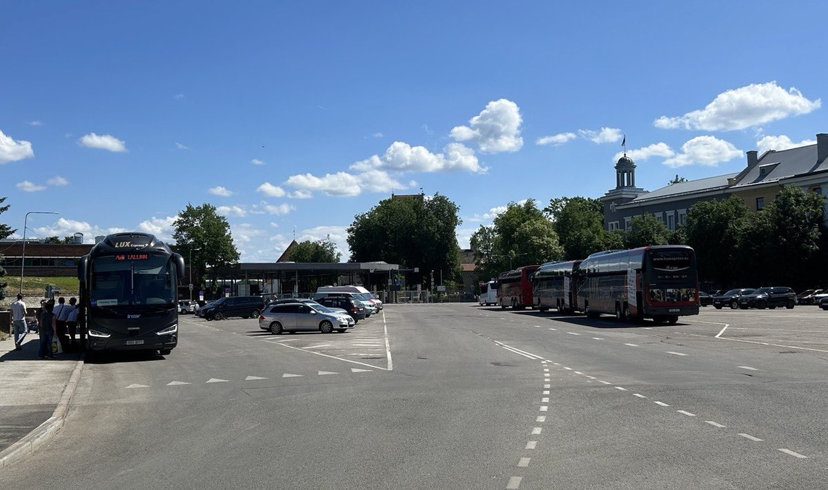 Петровская площадь в Нарве