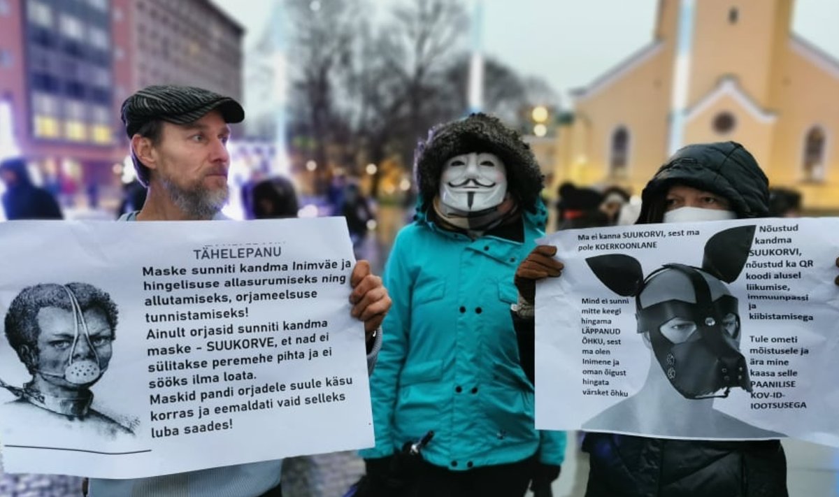 Maskivastaste protestil seisavad plakatid käes ka inimesed, kes on otsustanud siiski maski kanda. Küll aga mitte viiruse pärast, vaid selleks, et mitte töökohta kaotada.