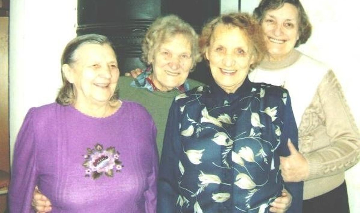 Fotol on õed (vasakult) Fila, Helmi, Maimu ja Vaike