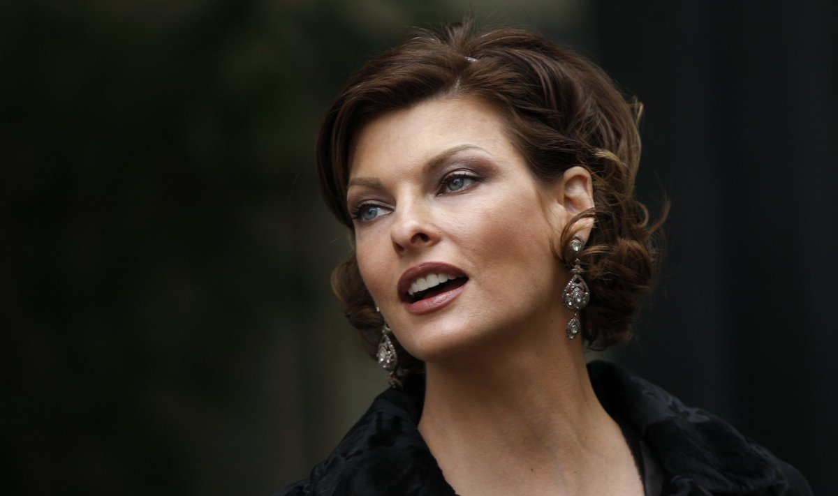 Canadian super model Linda Evangelista attends French designer Alexis Mabille's Spring-Summer Haute Couture  2009 fashion show in Paris