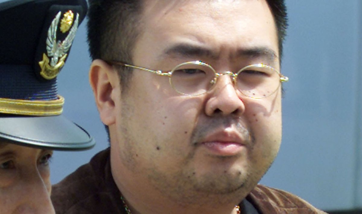 Üks väheseid fotosid Kim Jong-namist näitab teda 2001. aastal Jaapanis vahistatuna.