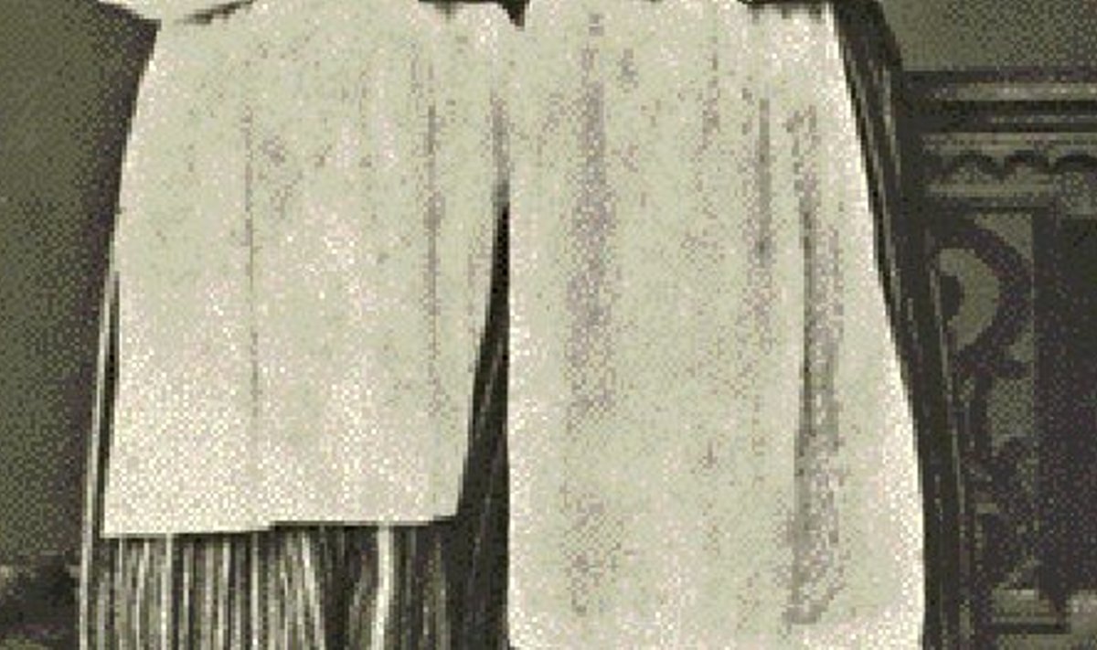 1870. aastal kanti Vanemuise seltsis ette Lydia Koidula „õhulist laulumängu” „Kosjakased”. Pildil Harry Jannsen (Koidula vend) ja Heinrich Rosenthal Mareti ja Miina osas