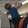 VIDEO | Tõeline põrgu! Reisijad meenutavad õõvaga lendu, kus 3-aastane "deemonlik" rüblik 8 tundi järjest karjus