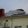 FOTOD: Torm kangutas Kehra kooli katuse lahti