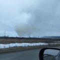 FOTO | Hommikul tõusis Viru Keemia Grupi tehasest tumedat suitsu. Ettevõte kinnitab, et muretsemiseks põhjust pole