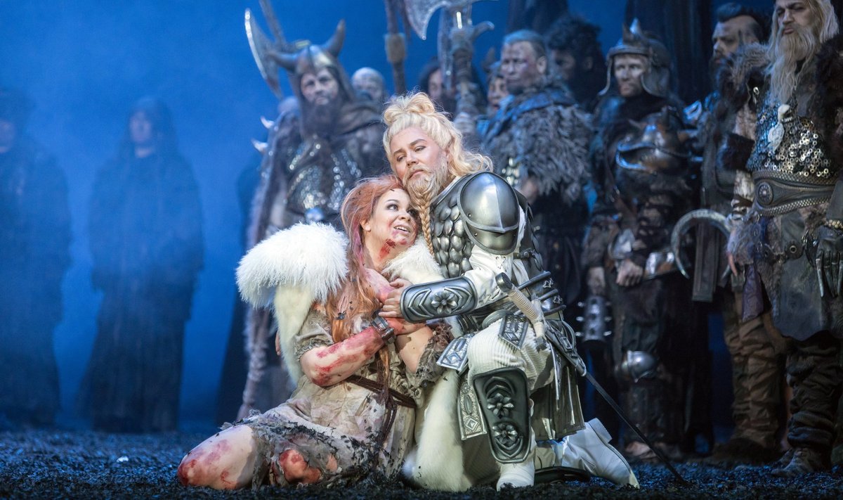 Lohengrini laulis teisel etendusel väga ilusa häälega Rumeenia tenor Cosmin Ifrim. Fotol koos Elsat laulnud Silja Aaltoga