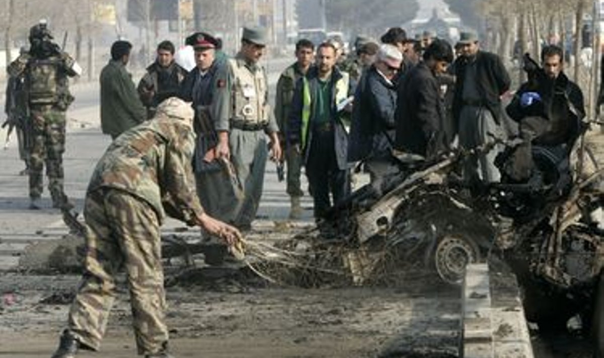 Kabulis toimunud enesetaputerroristi auto jäänused