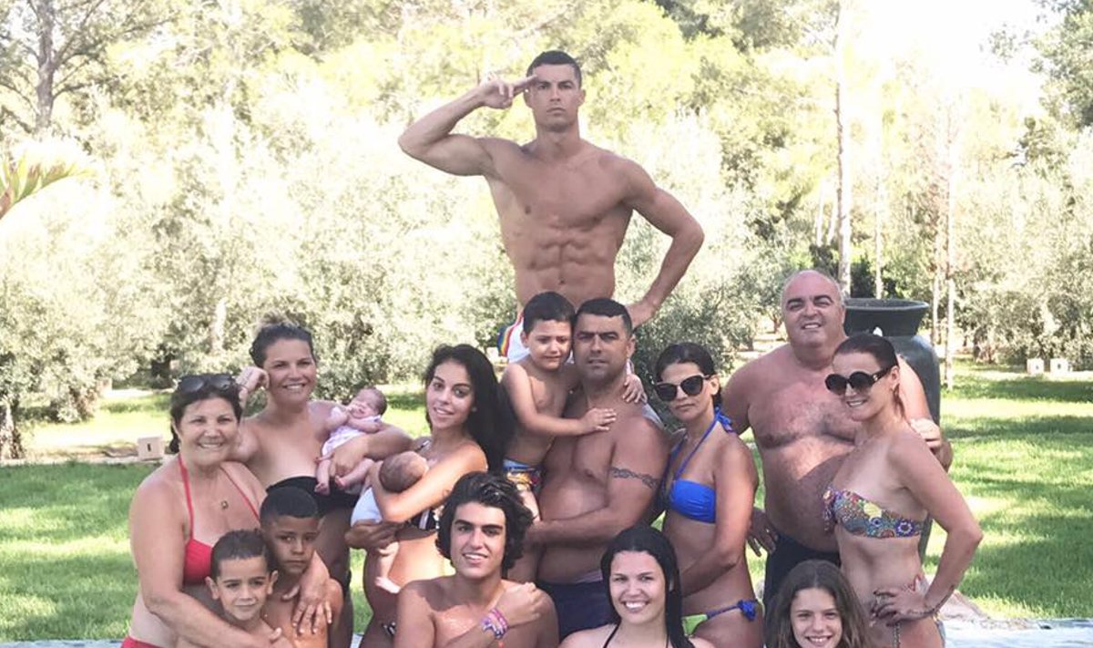 Ronaldo koos perega
