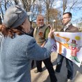 ФОТО DELFI: На митинг "Защитим русский мир" пришел Криштафович со скандальным плакатом