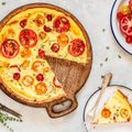 RETSEPT | Kuidas valmistada krõbeda põhjaga quiche'i, millel täidiseks mahlased ja helde maitsega tomatid?