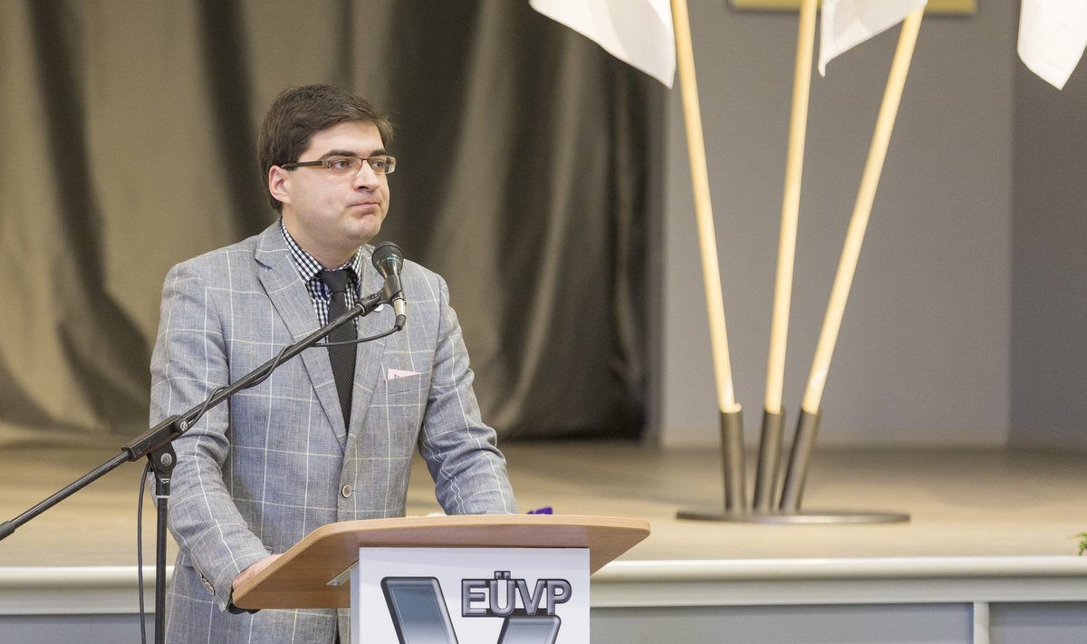 Валев Калд выступает на прошлогоднем съезде ОЛПЭ