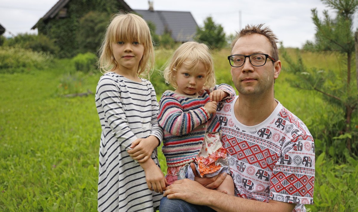 Ööülikooli eestvedaja ja toimetaja Jaan Tootsen ütleb, et tütarde Sireli ja Elsi kasvamine tekitas mõtte teha saateid ka lastele. 