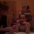 ВИДЕО: Мэрилин Керро учит младшую сестру говорить по-русски