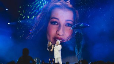 FOTOD | Meeletu mass! „Suudlev Tartu“ kontsert meelitas raekoja platsi rahvast kummi