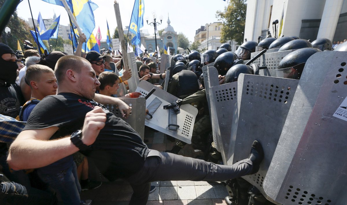 Meeleavaldajate ja politsei kokkupõrge Kiievis