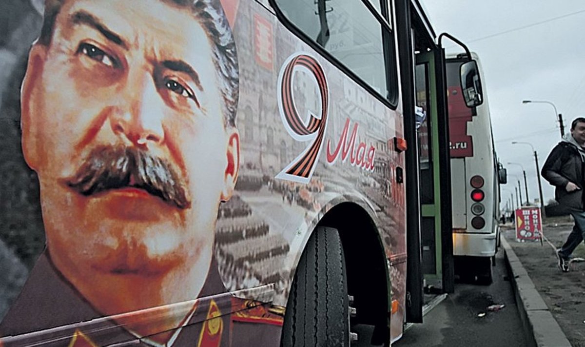 Stalini pildiga buss Peterburis. Foto: Scanpix/RIA Novosti