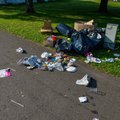 ФОТО: На Певческом поле началась генеральная уборка после праздника